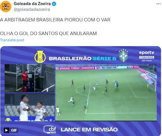 Imagem do artigo:📱 Árbitro e VAR anulam gol em jogo do Santos e 'chocam' as redes sociais