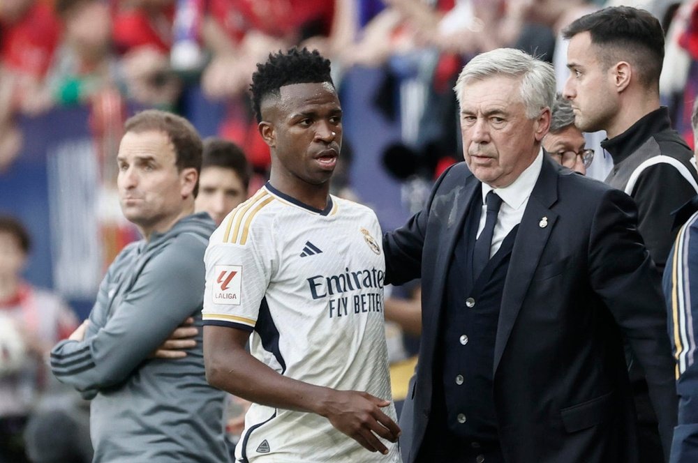 Vinicius e  Carlo Ancelotti em foto de arquivo. EFE/Jesús Diges